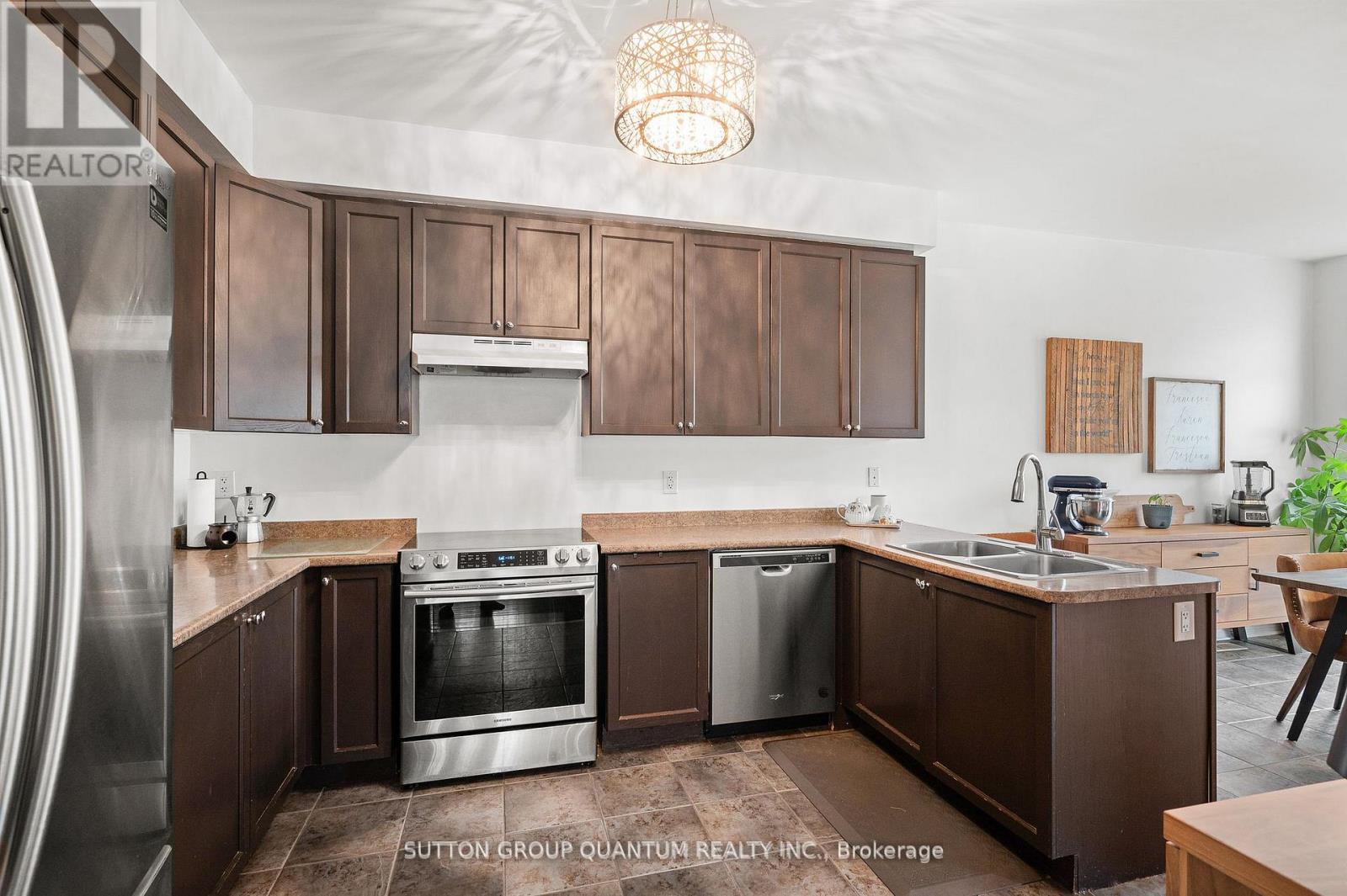 58 Blanchard Crescent, Essa (Angus), Ontario  L8M 1B5 - Photo 10 - N12356717