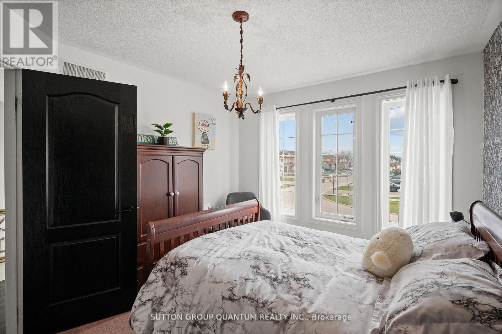 58 Blanchard Crescent, Essa (Angus), Ontario  L8M 1B5 - Photo 19 - N12356717