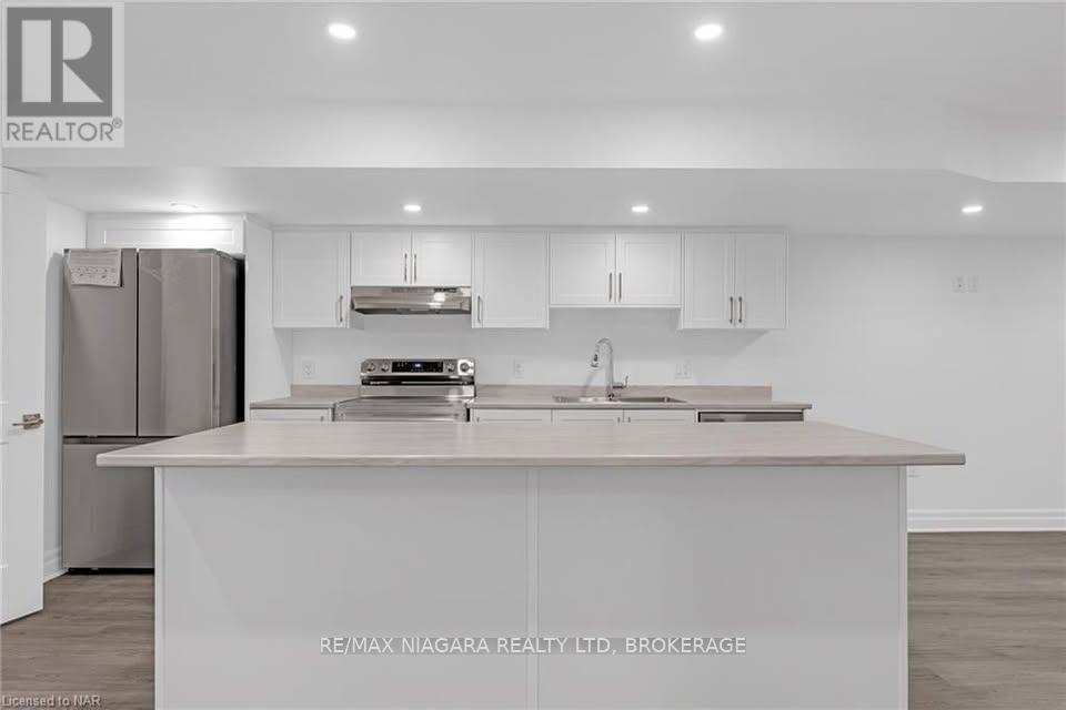 Lower - 7426 Parkside Road, Niagara Falls, Ontario  L2H 3V8 - Photo 4 - X12356818