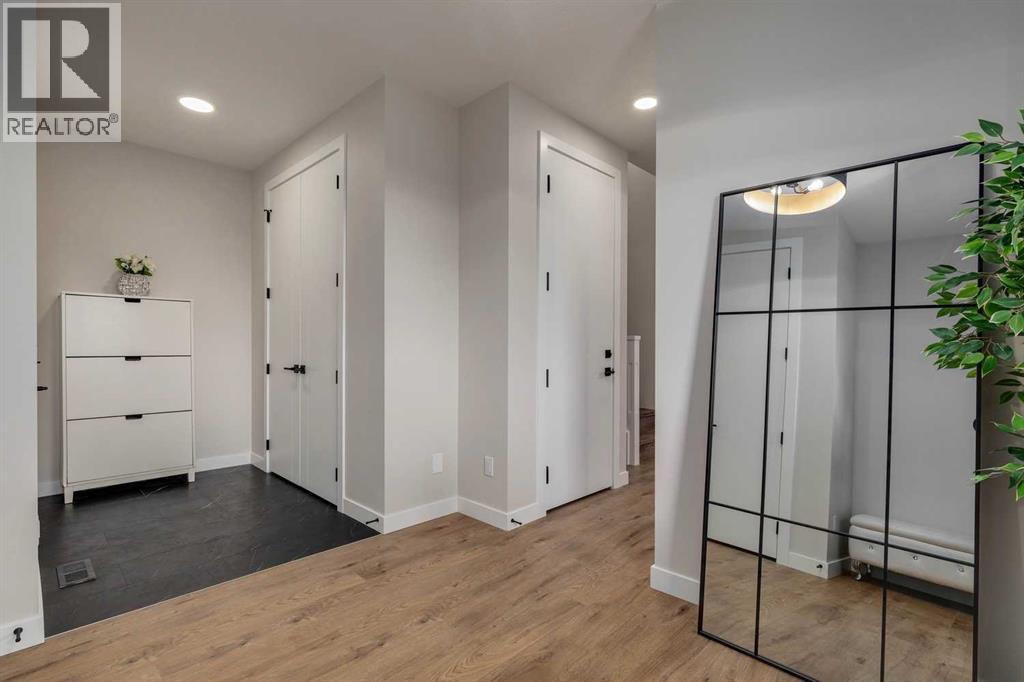 Property at 36 Aspen Woods Park SW image 3