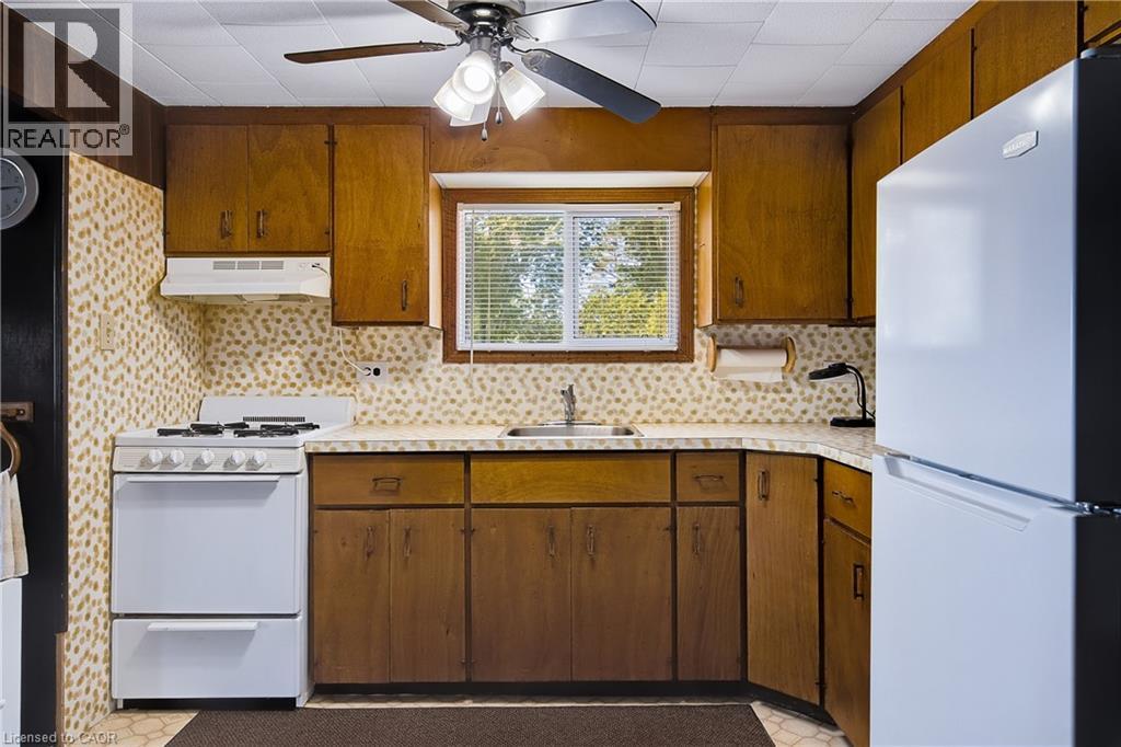 Property at 3058 LAKESHORE Road image 5