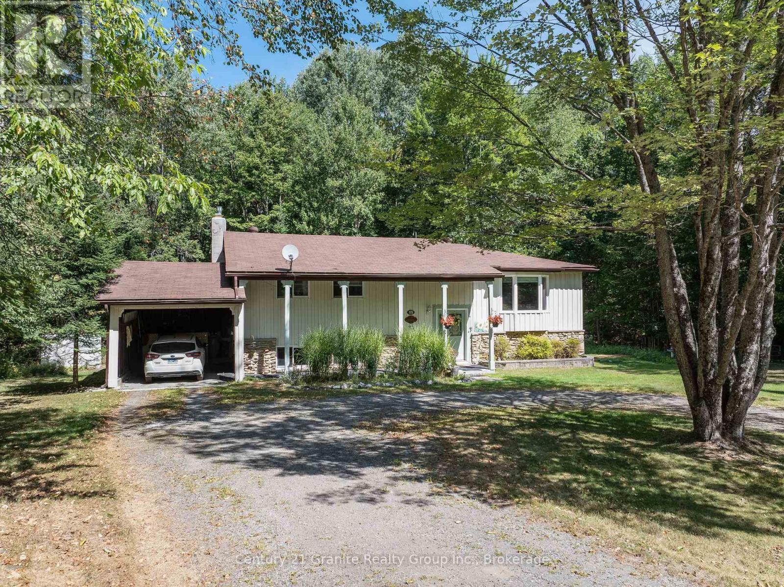 179 Riverside Drive, Dysart Et Al, Ontario  K0M 1S0 - Photo 1 - X12356817