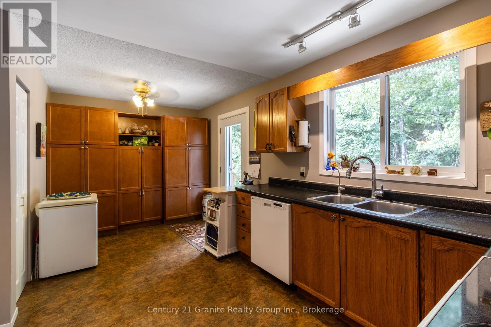 179 Riverside Drive, Dysart Et Al, Ontario  K0M 1S0 - Photo 17 - X12356817