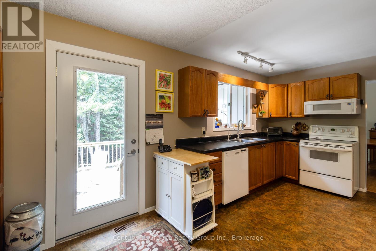 179 Riverside Drive, Dysart Et Al, Ontario  K0M 1S0 - Photo 18 - X12356817