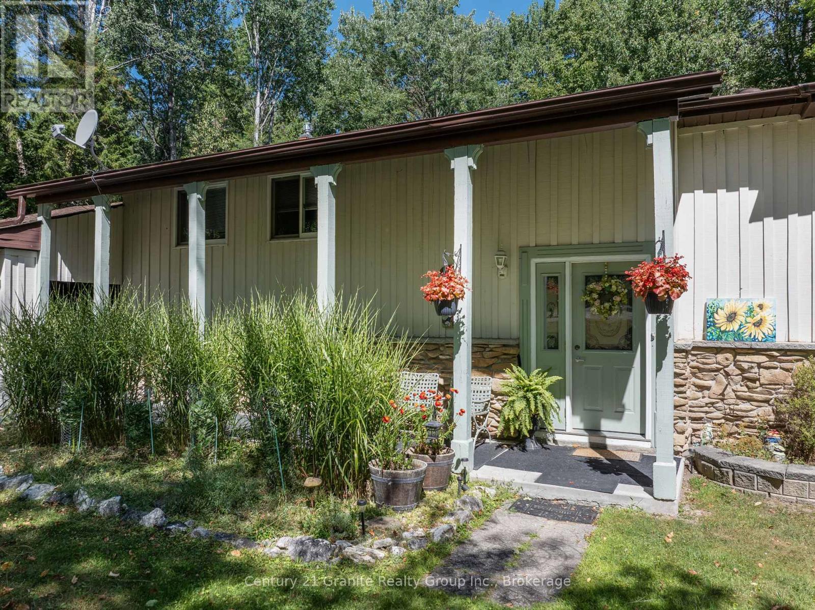 179 Riverside Drive, Dysart Et Al, Ontario  K0M 1S0 - Photo 2 - X12356817