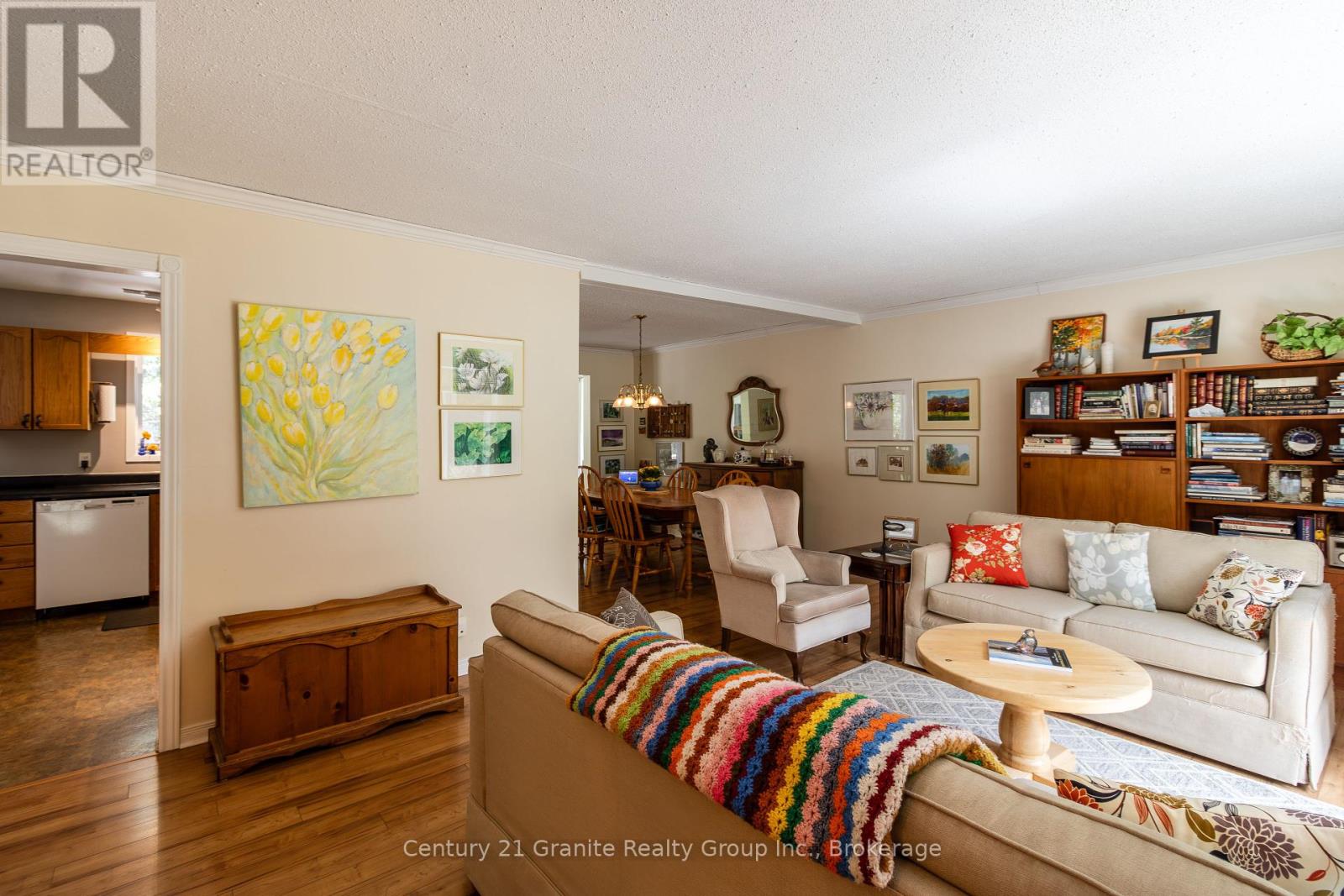 179 Riverside Drive, Dysart Et Al, Ontario  K0M 1S0 - Photo 4 - X12356817