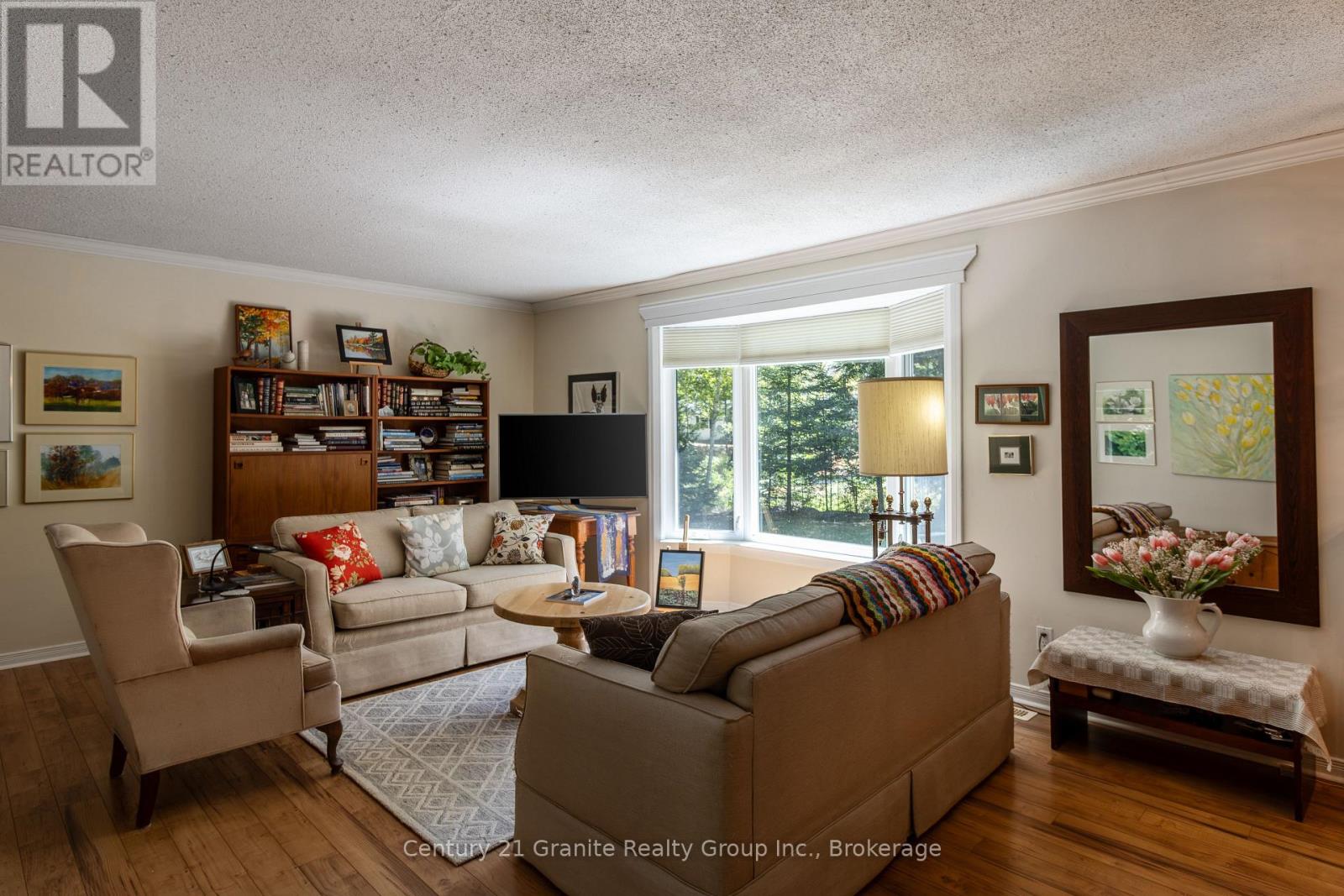 179 Riverside Drive, Dysart Et Al, Ontario  K0M 1S0 - Photo 5 - X12356817