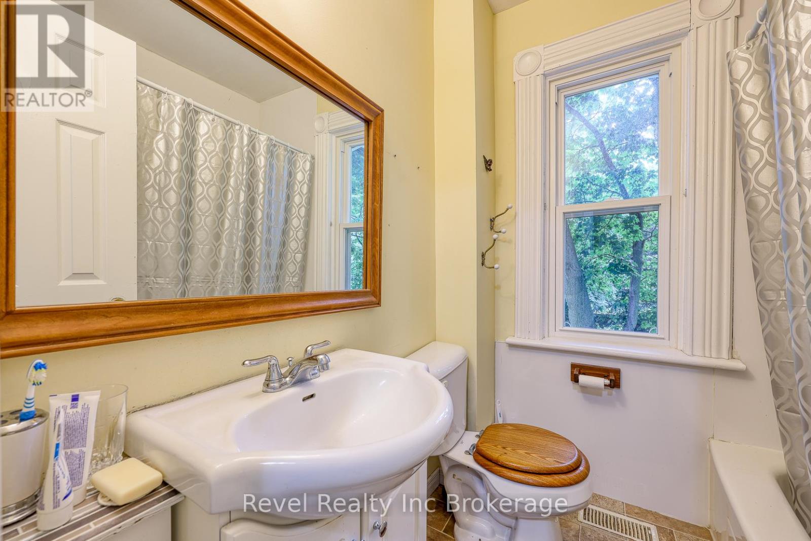 453 Drew Street, Woodstock (Woodstock - North), Ontario  N4S 4V4 - Photo 33 - X12356823