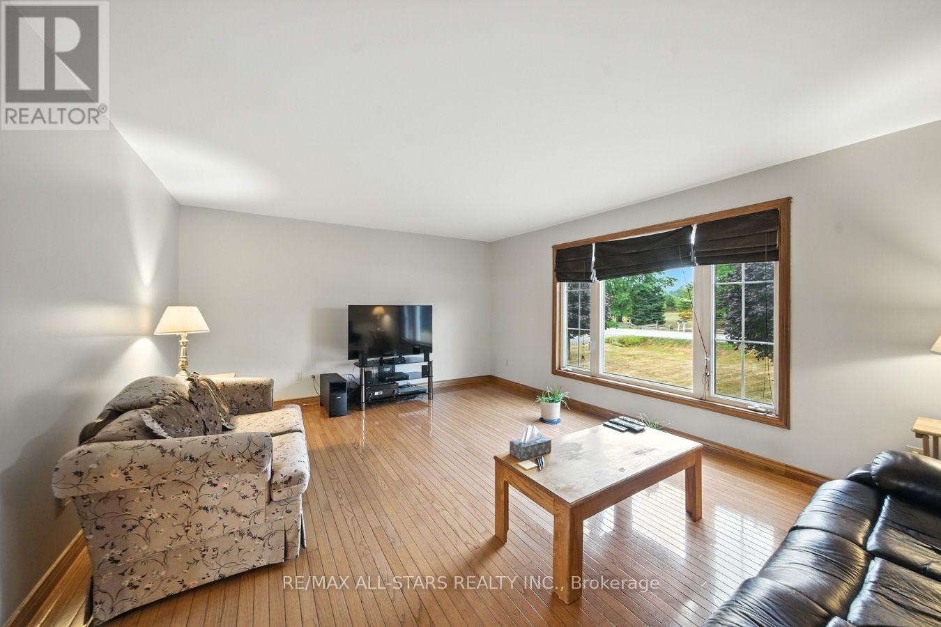 145 Fingerboard Road, Kawartha Lakes, Ontario  K0M 2C0 - Photo 11 - X12356651