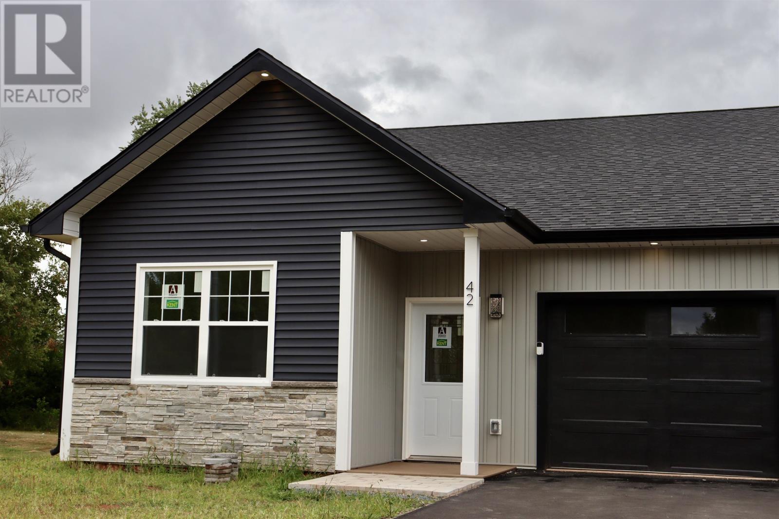42 Mackay Drive, Charlottetown, Prince Edward Island  C1A 5W3 - Photo 3 - 202521283