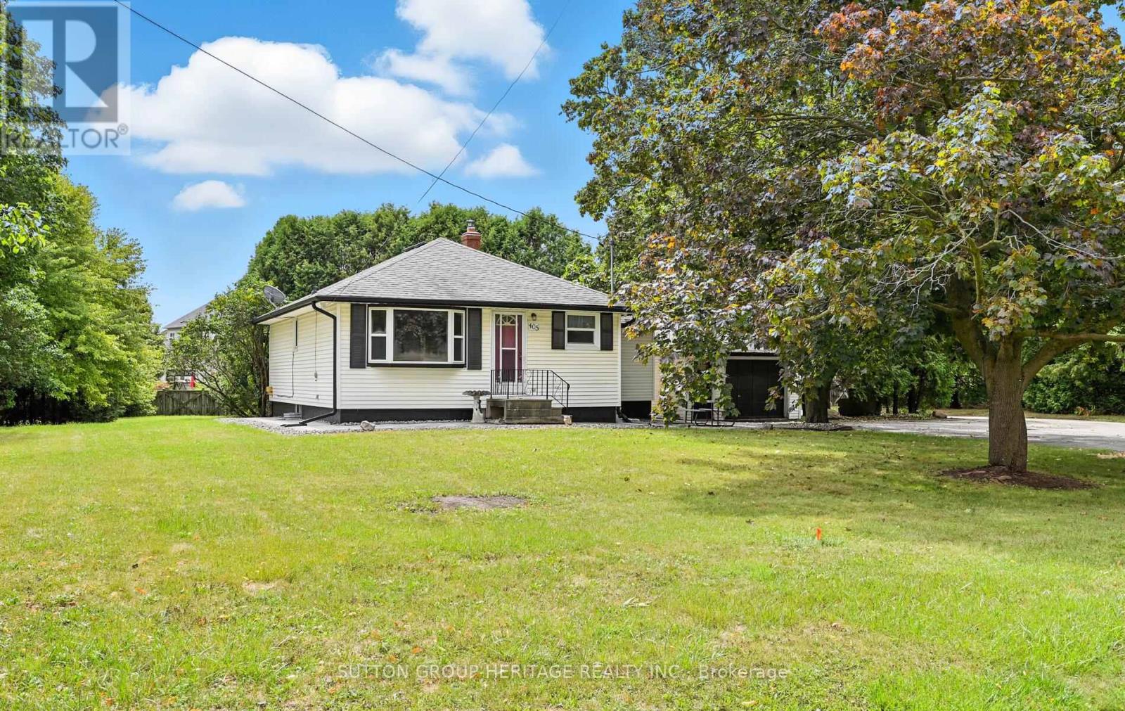 Property at 405 COLUMBUS ROAD W image 3