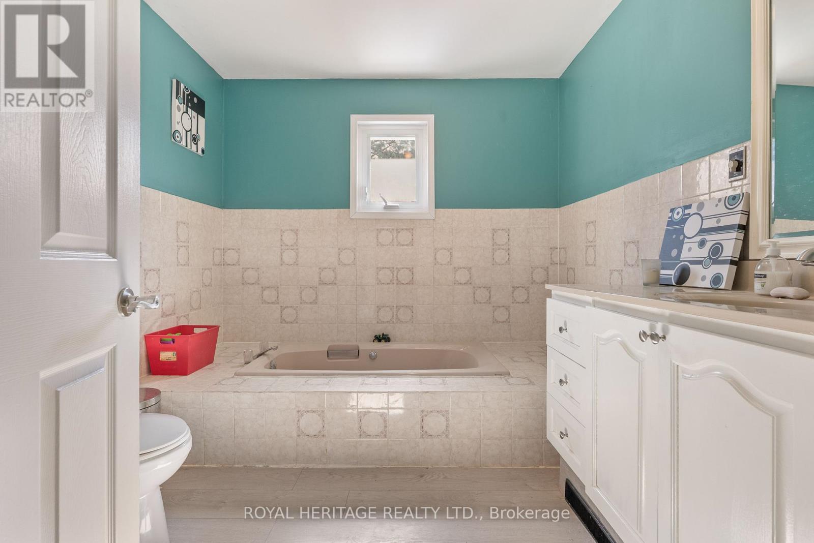 20 Buckhorn Road, Kawartha Lakes, Ontario  K9V 4R6 - Photo 12 - X12356913