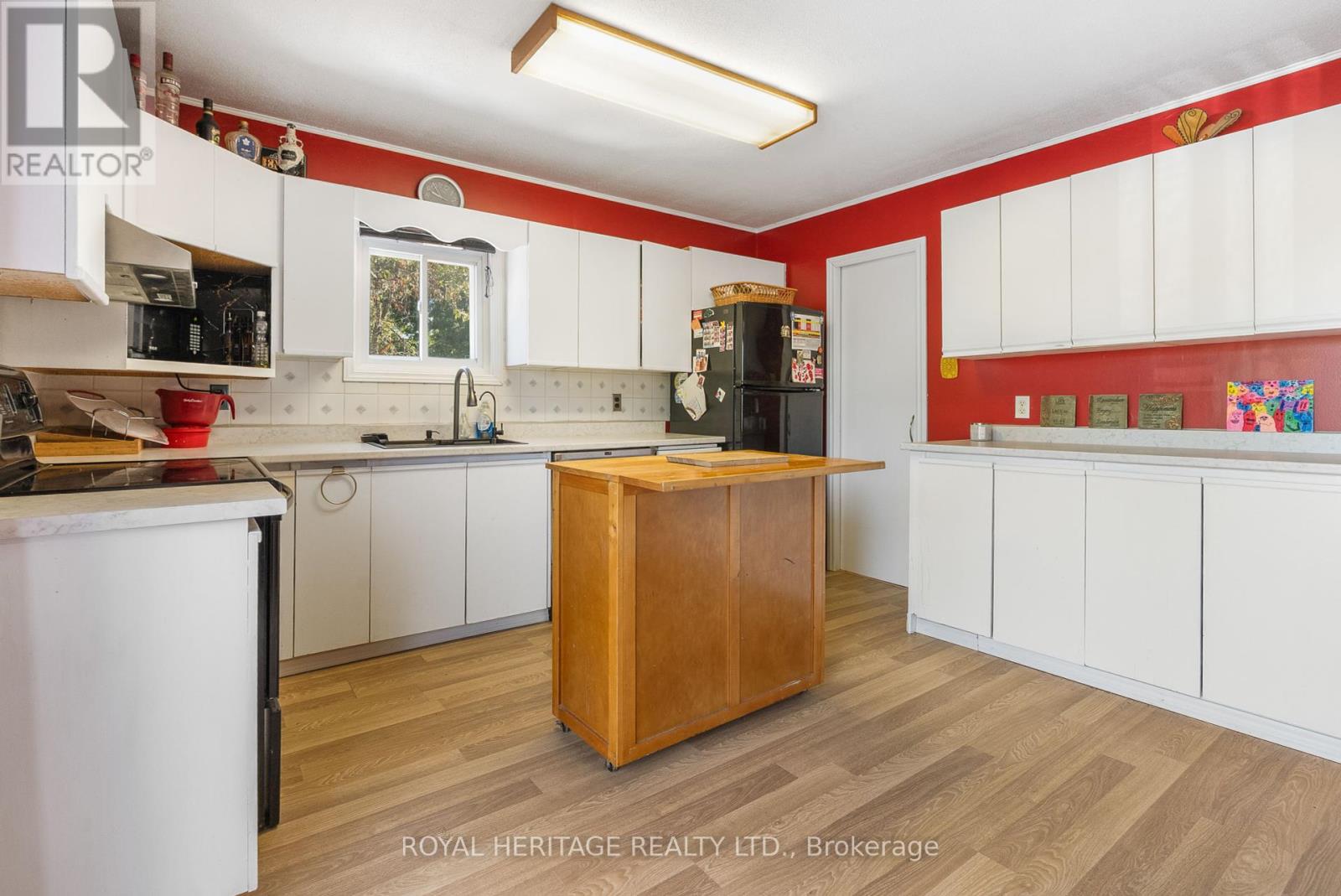 20 Buckhorn Road, Kawartha Lakes, Ontario  K9V 4R6 - Photo 6 - X12356913