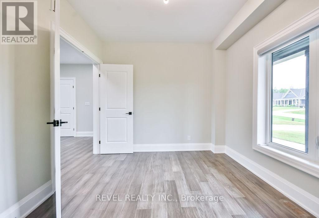 4 Clydesdale Court, Oro-Medonte, Ontario  L0K 1E0 - Photo 15 - S12356787