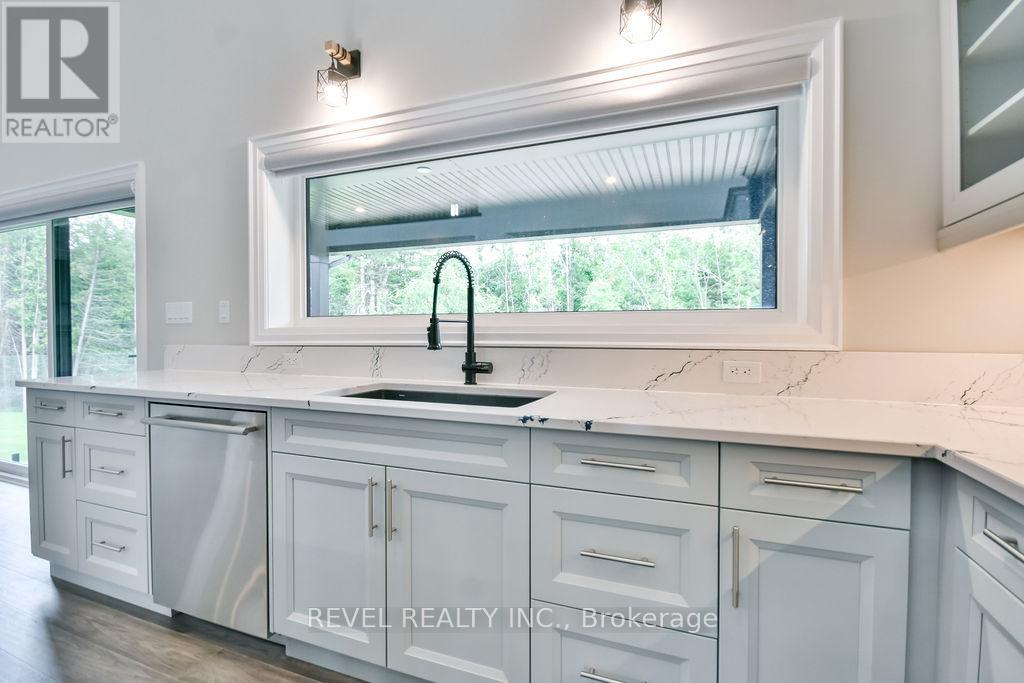 4 Clydesdale Court, Oro-Medonte, Ontario  L0K 1E0 - Photo 8 - S12356787