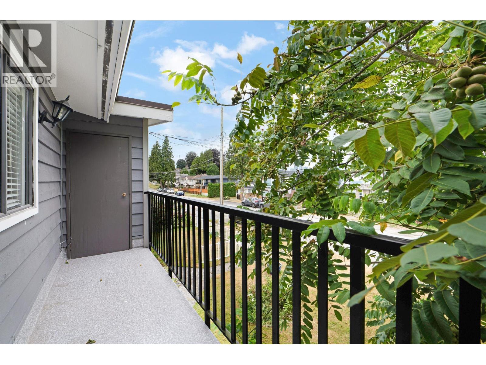 Property at 5792 HARDWICK STREET image 4