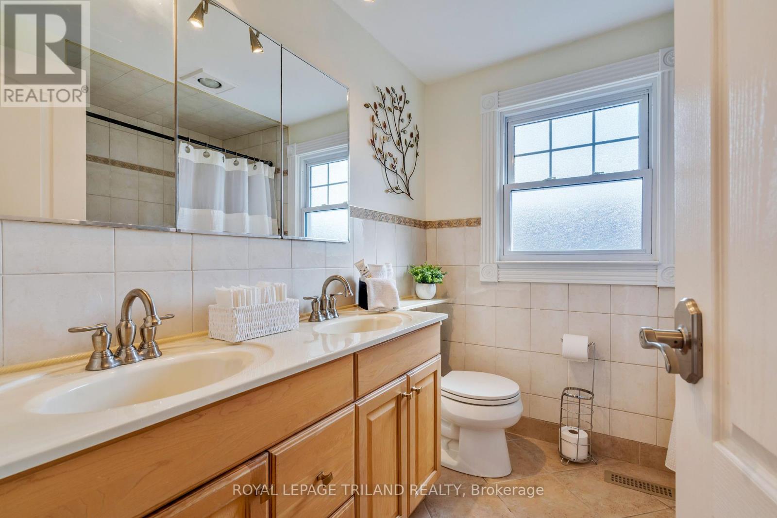 27 Cherokee Road, London North, Ontario  N6G 2N7 - Photo 26 - X12356935