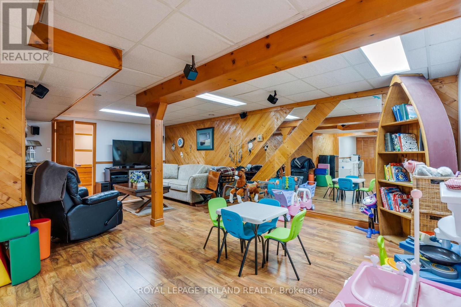 27 Cherokee Road, London North, Ontario  N6G 2N7 - Photo 30 - X12356935