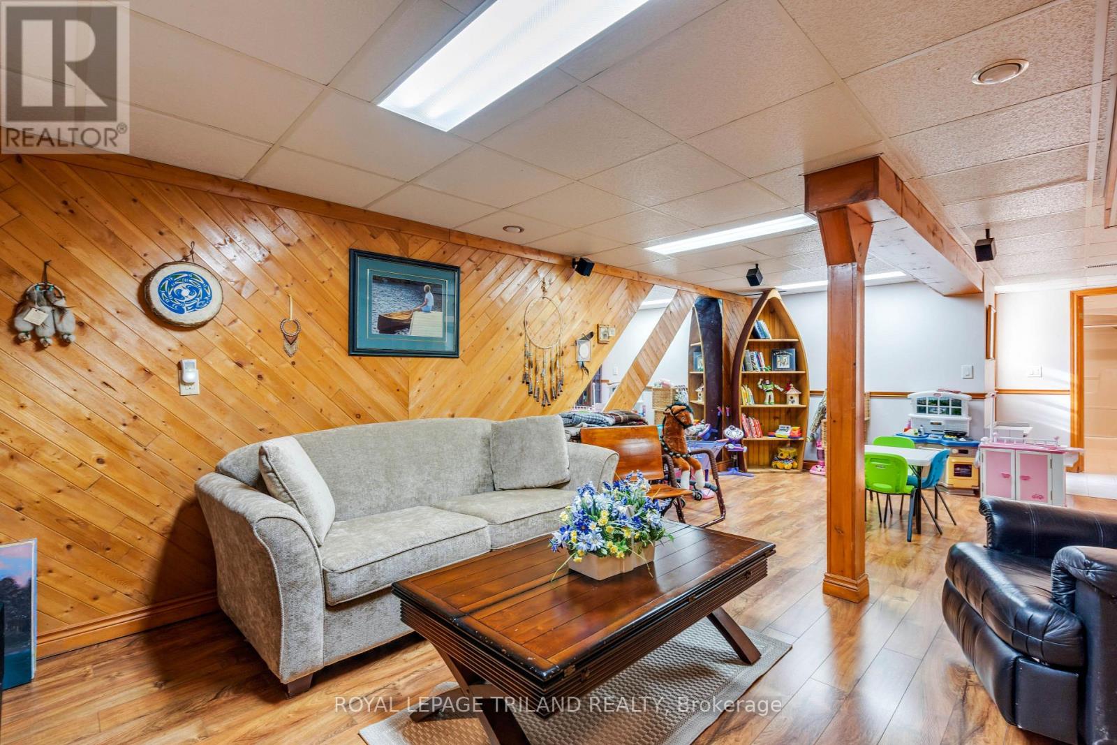 27 Cherokee Road, London North, Ontario  N6G 2N7 - Photo 31 - X12356935