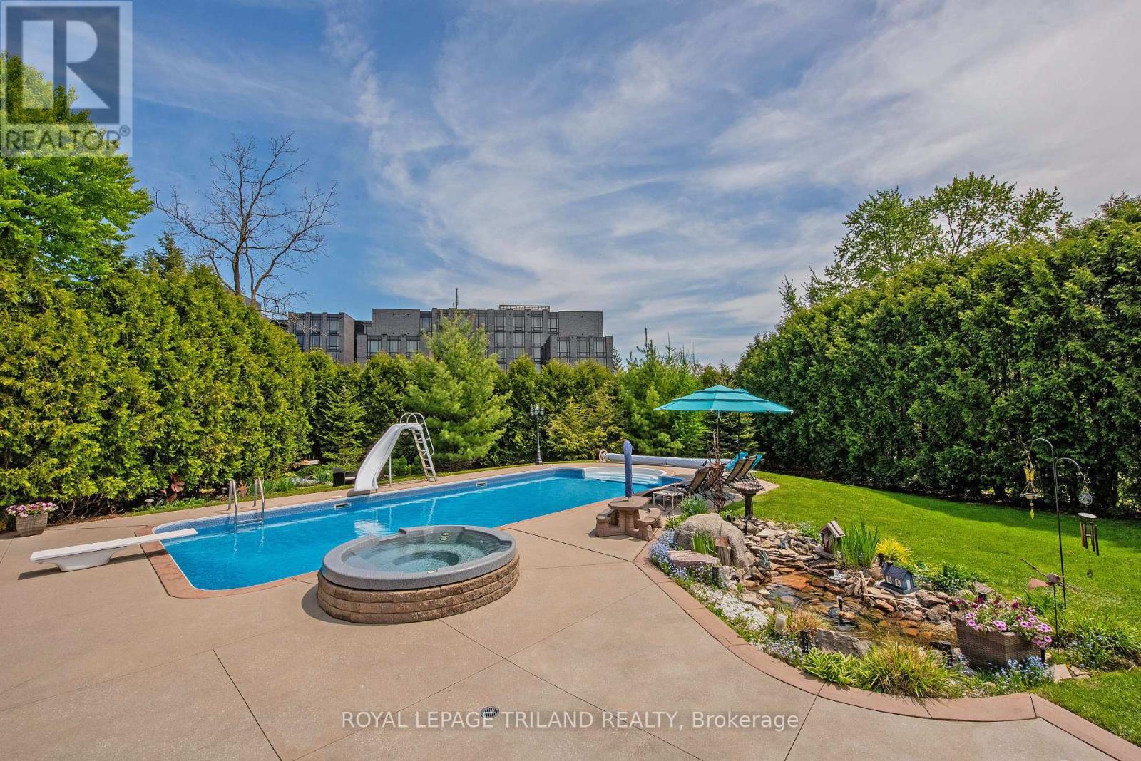 27 Cherokee Road, London North, Ontario  N6G 2N7 - Photo 40 - X12356935
