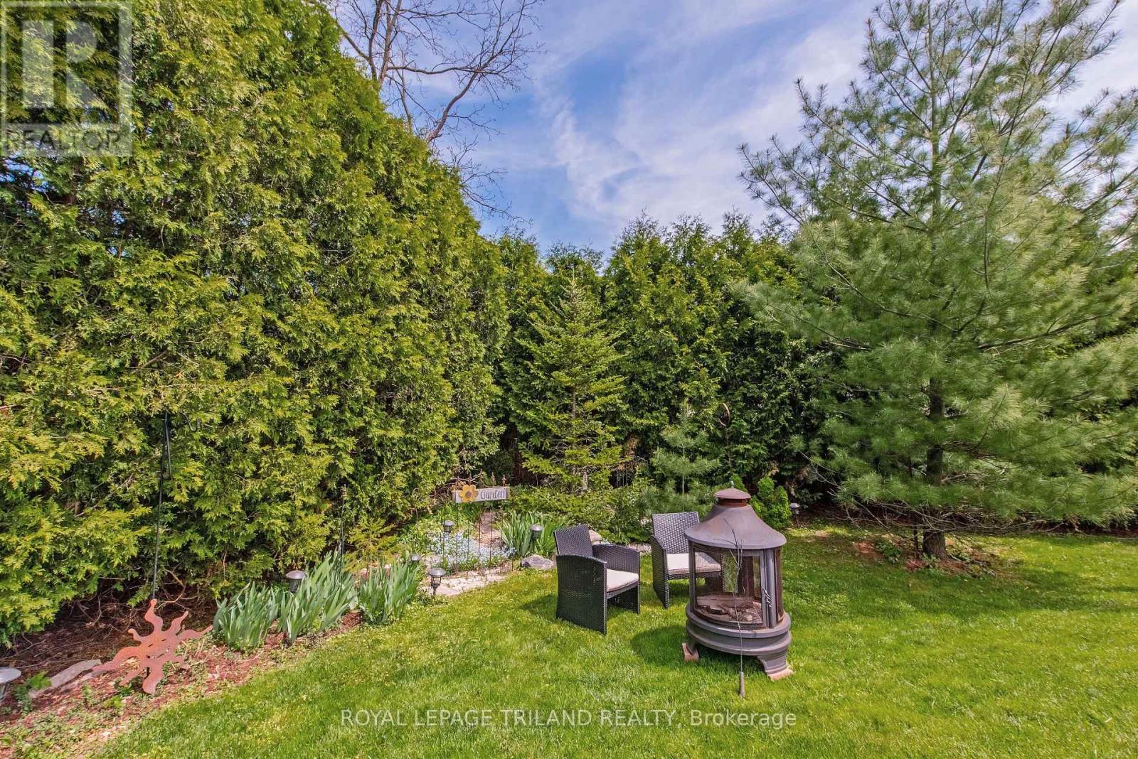 27 Cherokee Road, London North, Ontario  N6G 2N7 - Photo 43 - X12356935