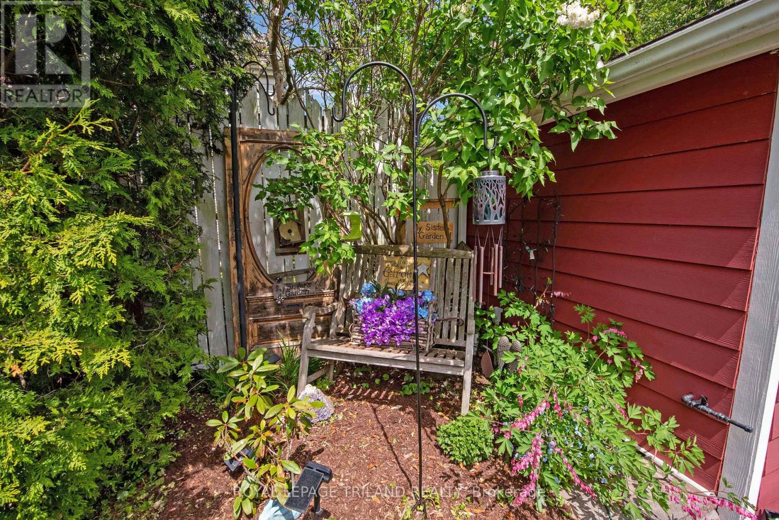27 Cherokee Road, London North, Ontario  N6G 2N7 - Photo 46 - X12356935