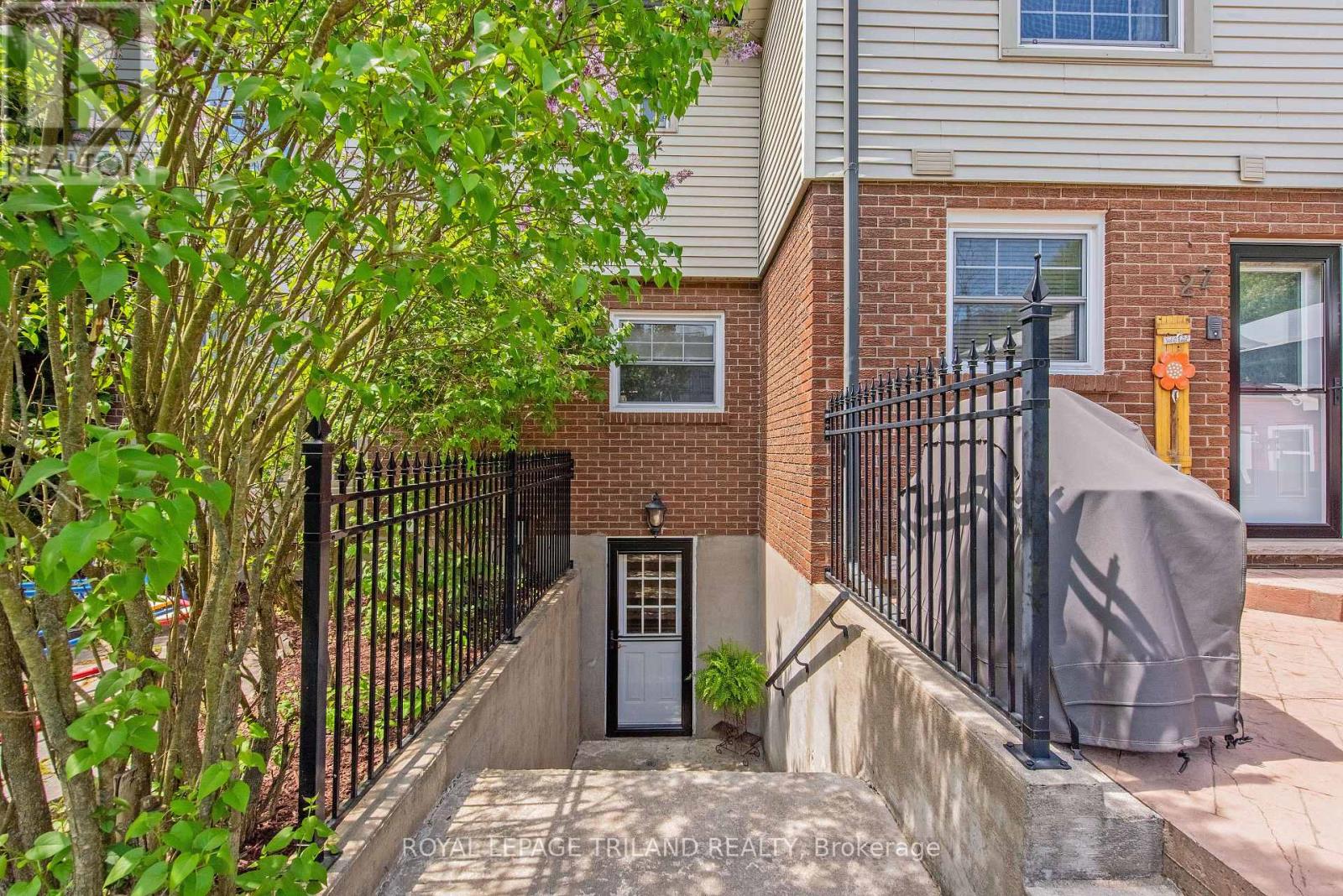 27 Cherokee Road, London North, Ontario  N6G 2N7 - Photo 47 - X12356935