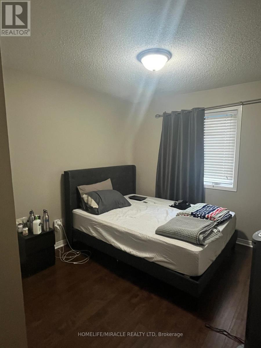 38 Rockgarden Trail, Brampton, Ontario  L6R 3M7 - Photo 12 - W12356773