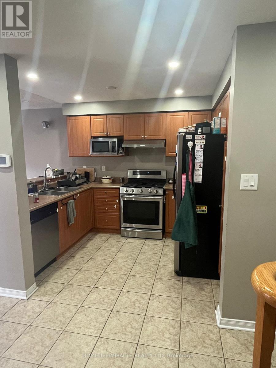 38 Rockgarden Trail, Brampton, Ontario  L6R 3M7 - Photo 25 - W12356773