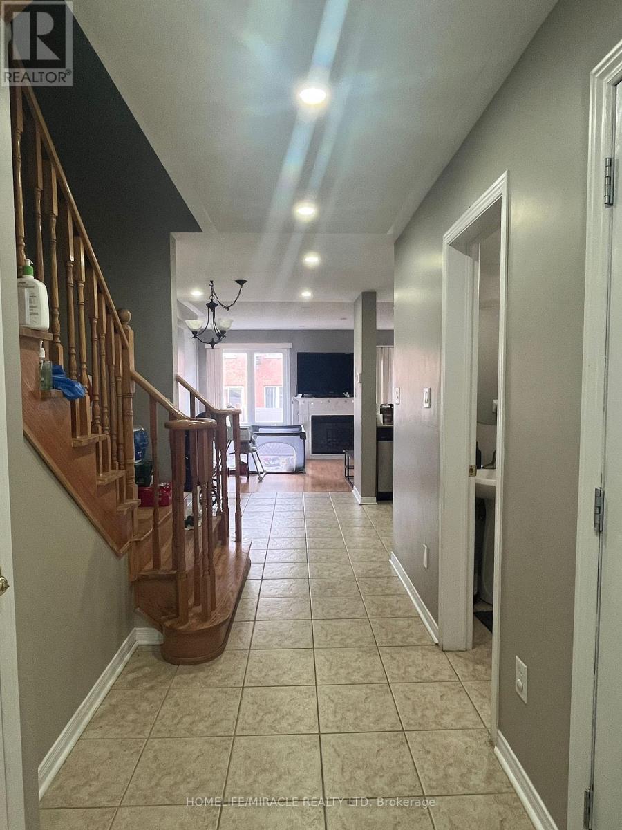38 Rockgarden Trail, Brampton, Ontario  L6R 3M7 - Photo 3 - W12356773
