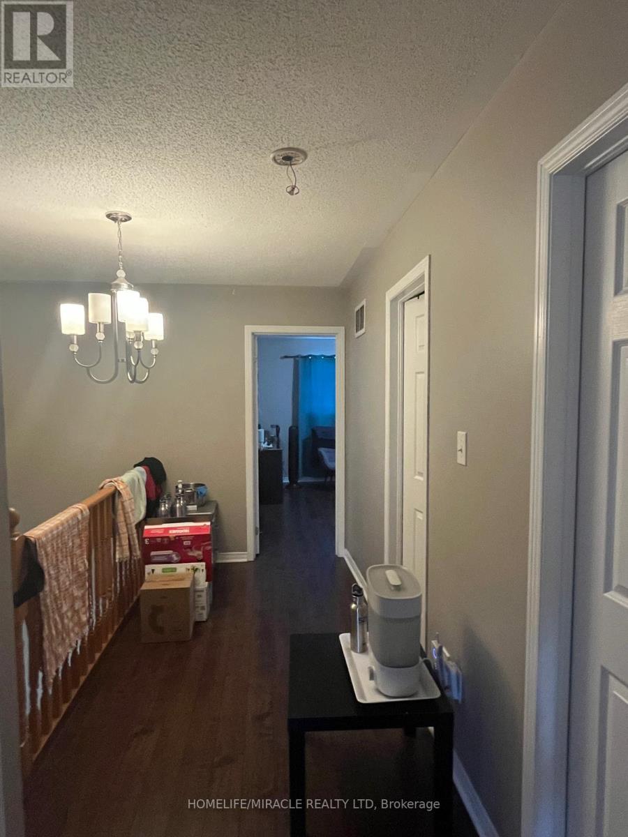 38 Rockgarden Trail, Brampton, Ontario  L6R 3M7 - Photo 7 - W12356773