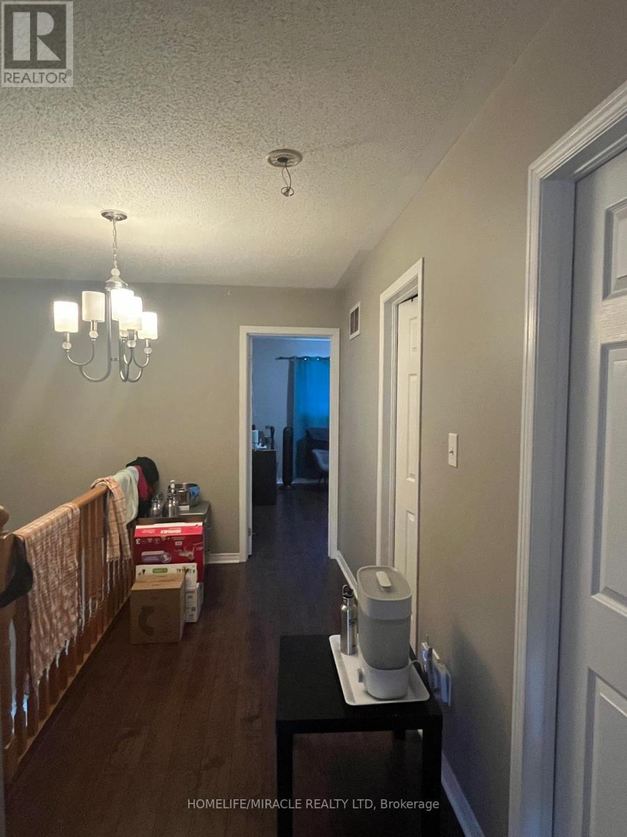 38 Rockgarden Trail, Brampton, Ontario  L6R 3M7 - Photo 9 - W12356773