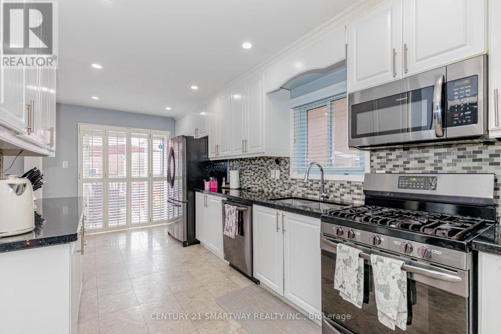 59 Arthurs Crescent, Brampton, Ontario  L6Y 4Y2 - Photo 11 - W12356861
