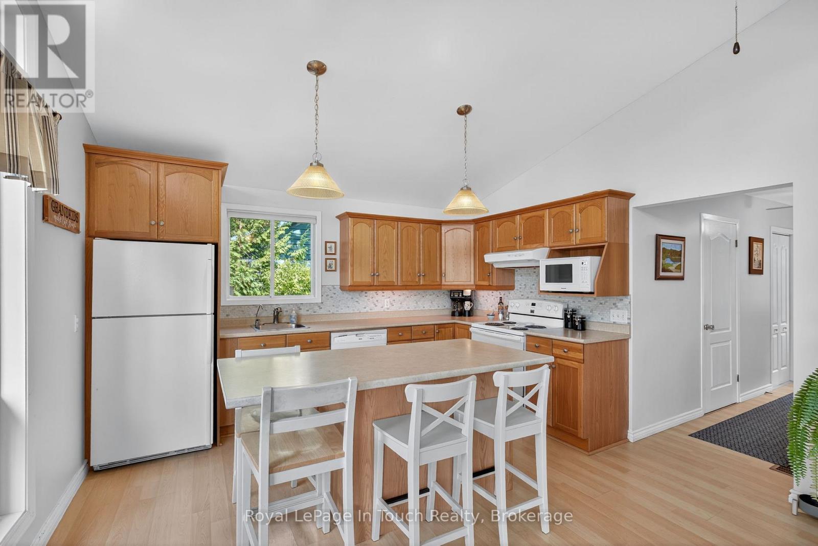 2519 Champlain Road, Tiny, Ontario  L9M 0C3 - Photo 7 - S12356928