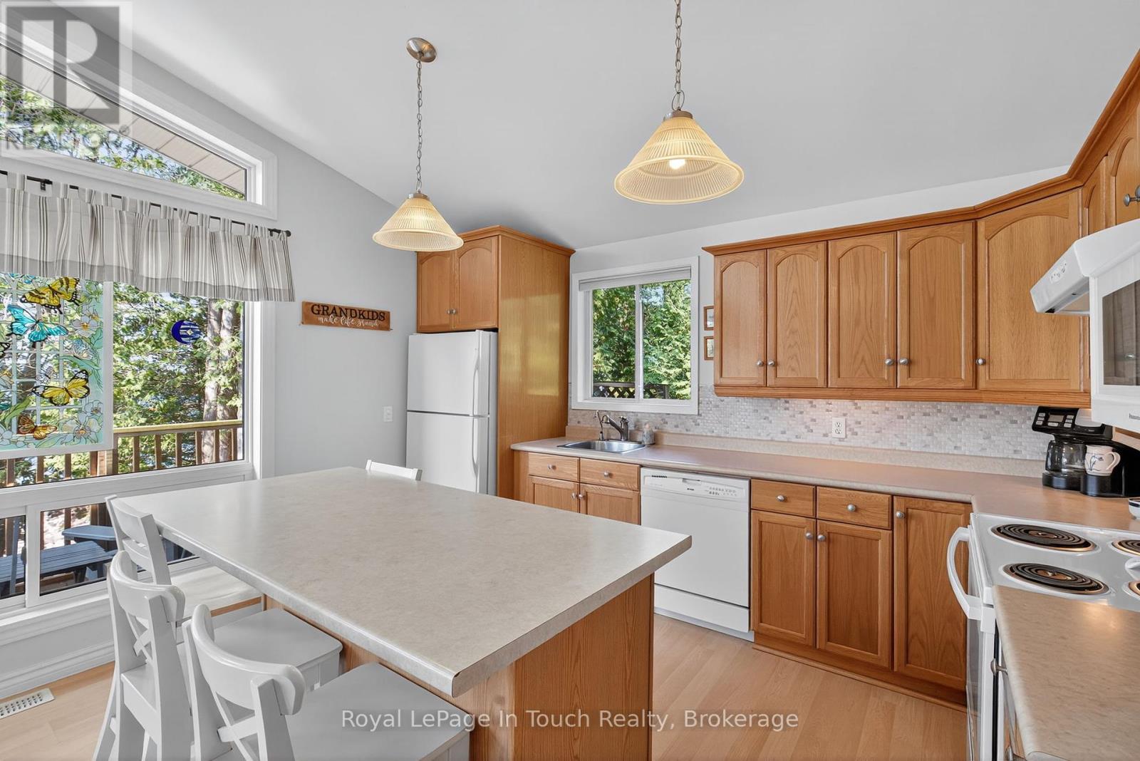 2519 Champlain Road, Tiny, Ontario  L9M 0C3 - Photo 9 - S12356928