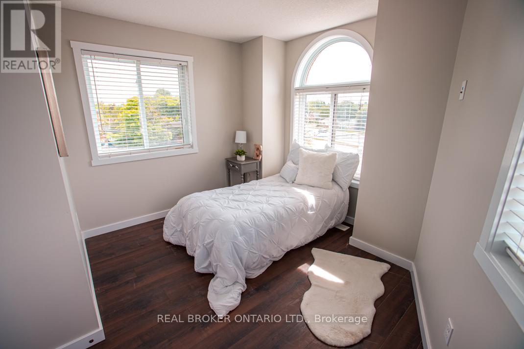 B - 489 East Avenue, Kitchener, Ontario  N2H 0A8 - Photo 30 - X12356825