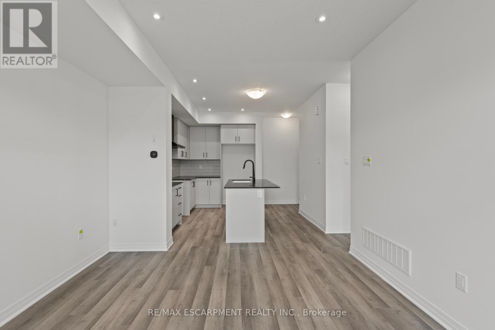 62 Pogie Drive, Welland, Ontario  L3B 6A7 - Photo 11 - X12356890