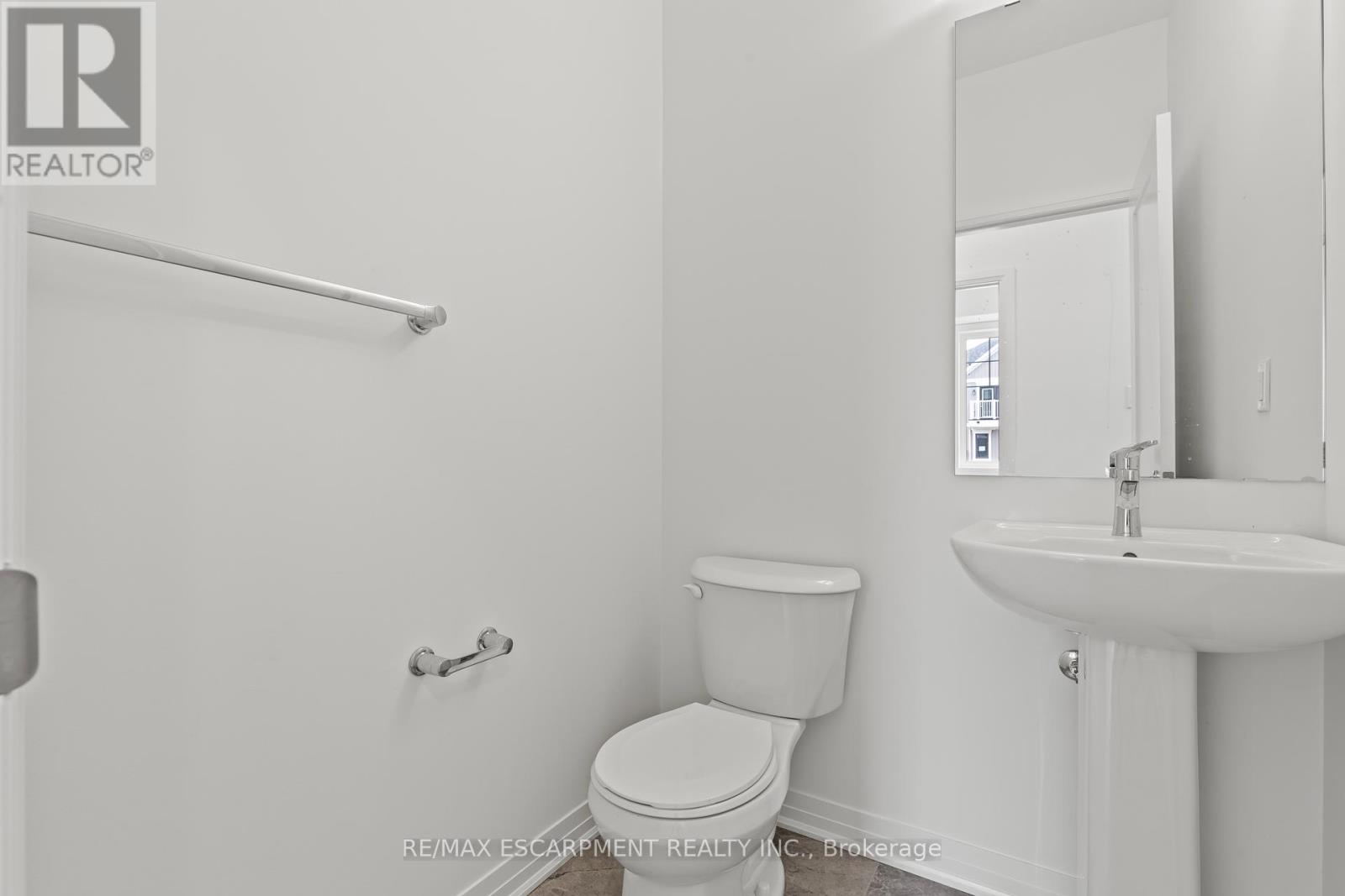 62 Pogie Drive, Welland, Ontario  L3B 6A7 - Photo 12 - X12356890