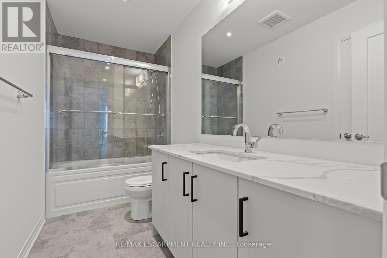 62 Pogie Drive, Welland, Ontario  L3B 6A7 - Photo 17 - X12356890