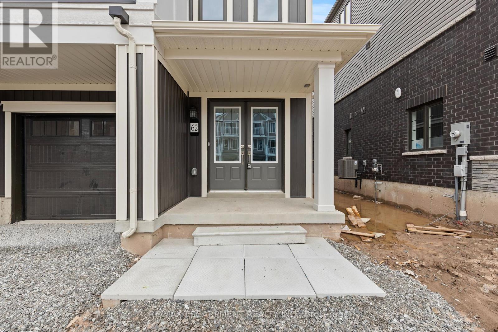 62 Pogie Drive, Welland, Ontario  L3B 6A7 - Photo 2 - X12356890