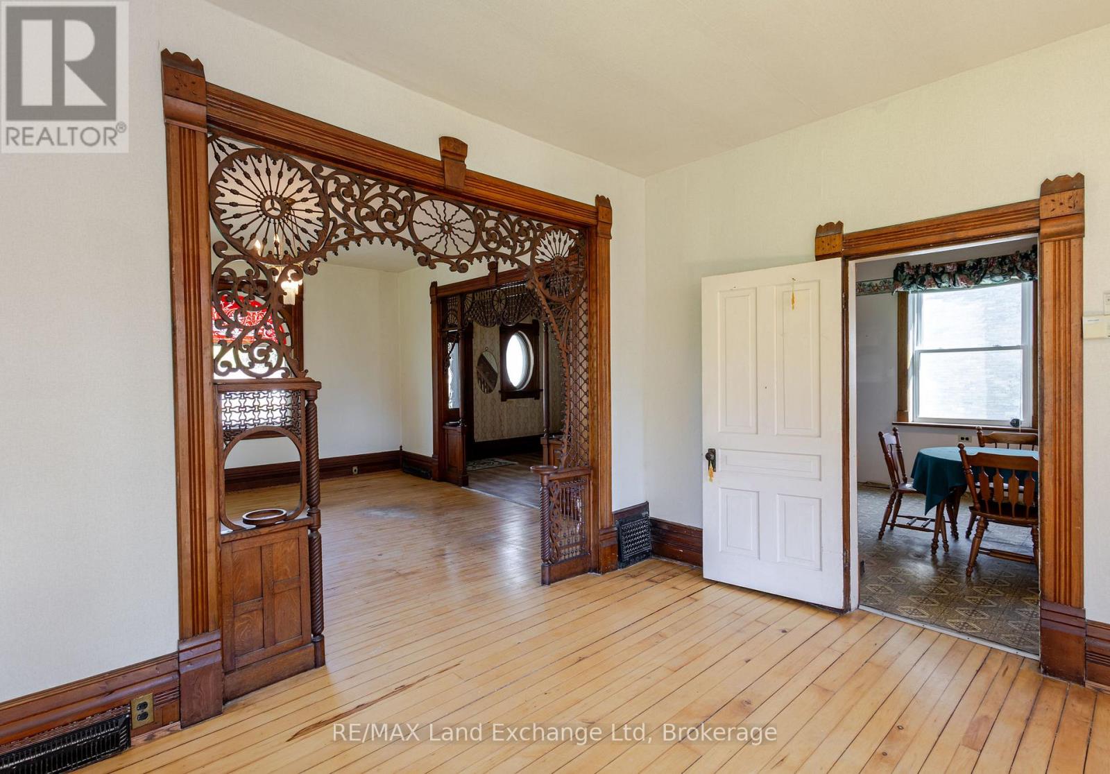 484 Queen Street, North Huron, Ontario  N0M 1H0 - Photo 10 - X12356906