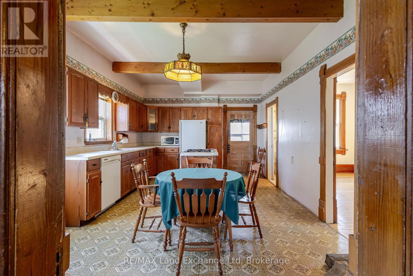 484 Queen Street, North Huron, Ontario  N0M 1H0 - Photo 14 - X12356906