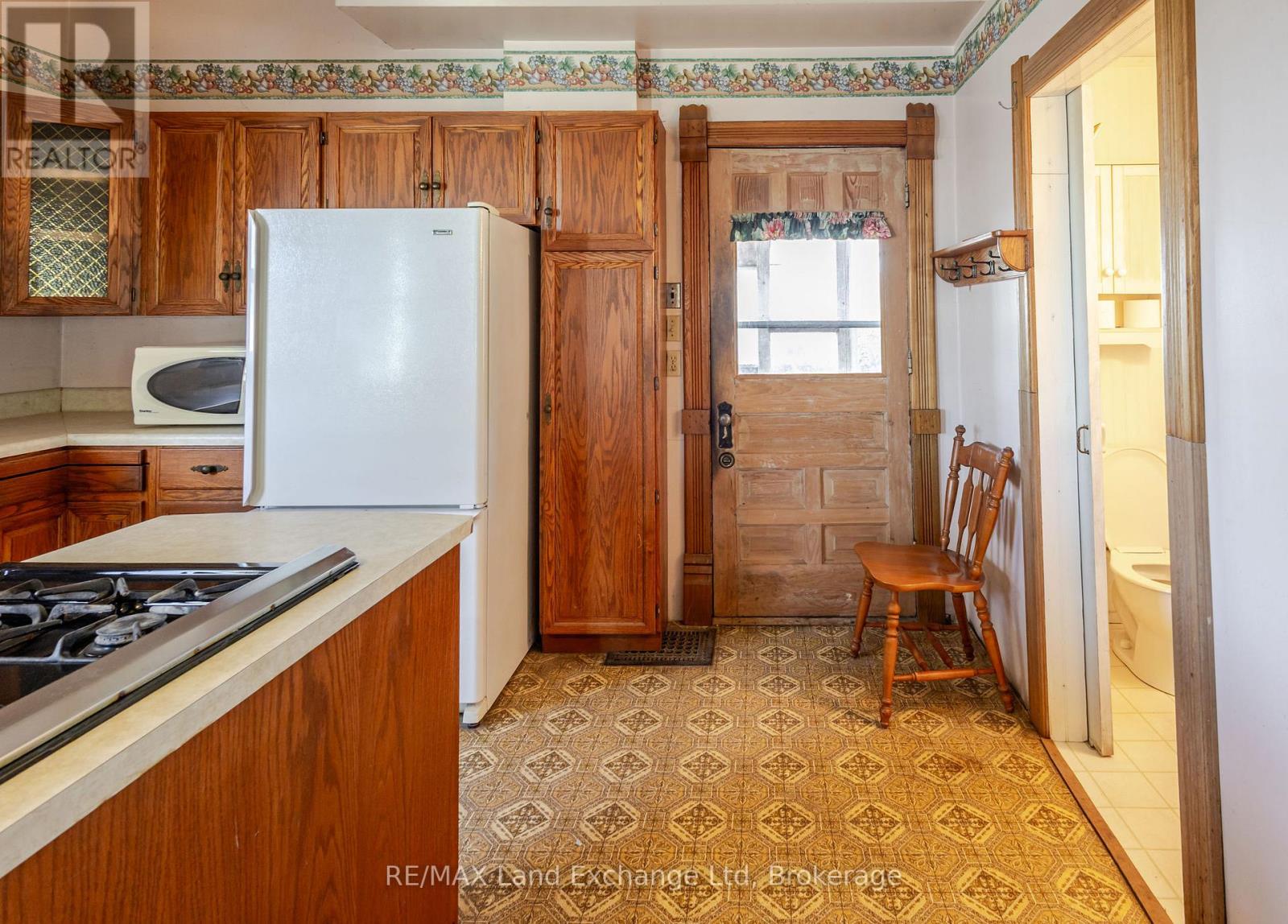 484 Queen Street, North Huron, Ontario  N0M 1H0 - Photo 21 - X12356906