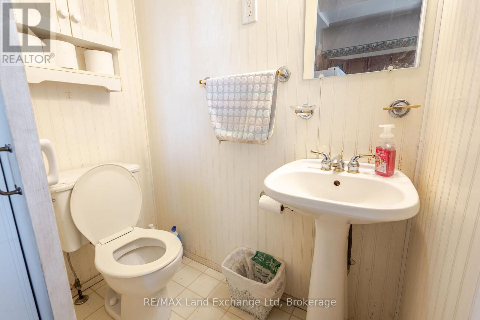 484 Queen Street, North Huron, Ontario  N0M 1H0 - Photo 22 - X12356906