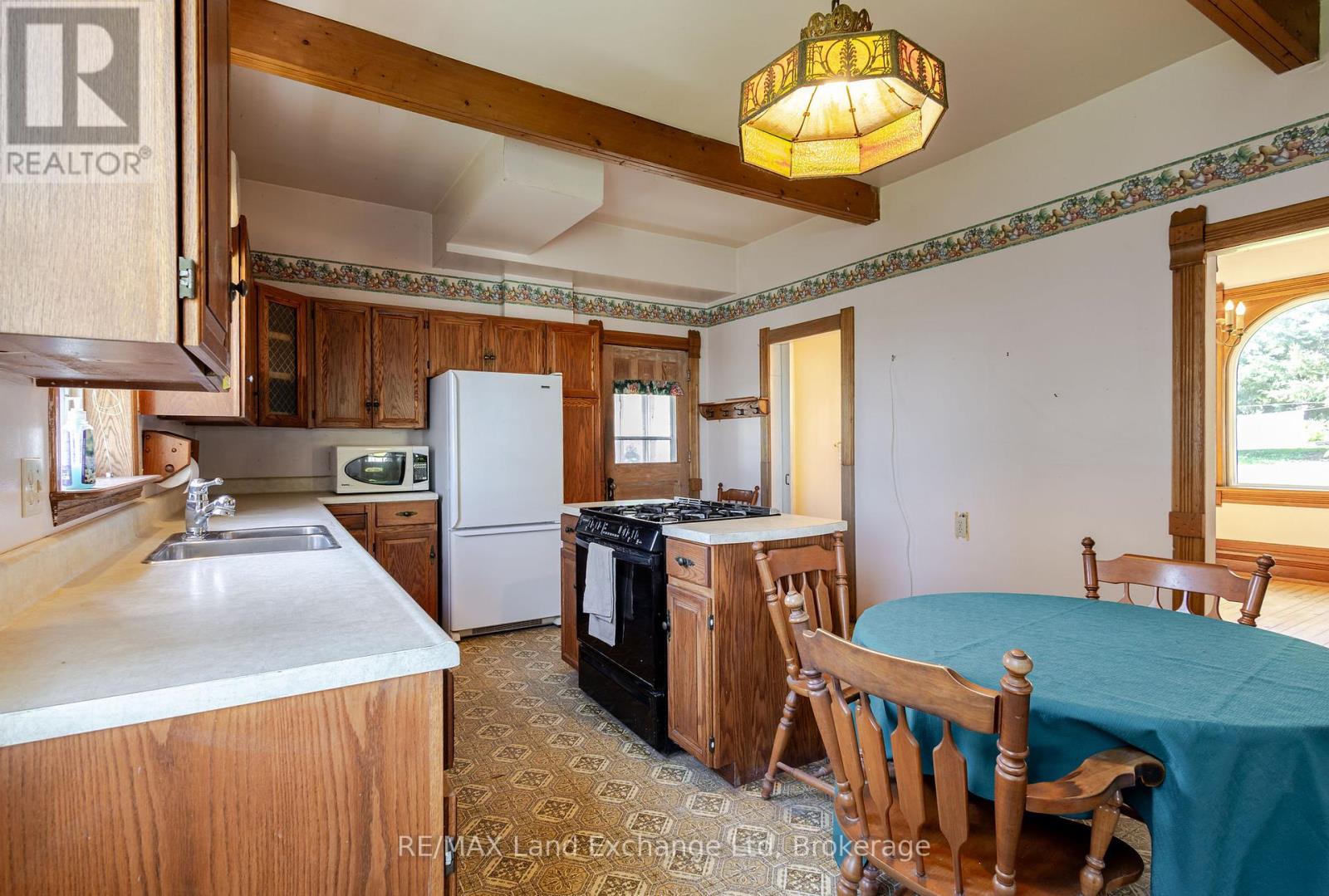 484 Queen Street, North Huron, Ontario  N0M 1H0 - Photo 23 - X12356906