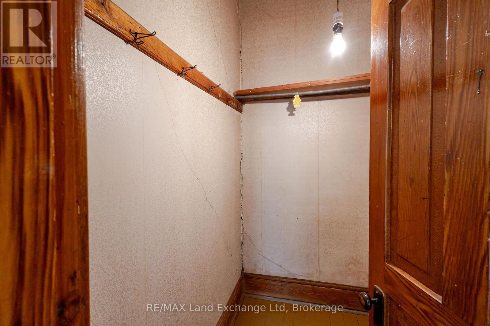 484 Queen Street, North Huron, Ontario  N0M 1H0 - Photo 29 - X12356906