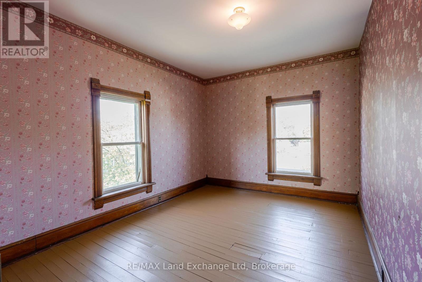 484 Queen Street, North Huron, Ontario  N0M 1H0 - Photo 30 - X12356906