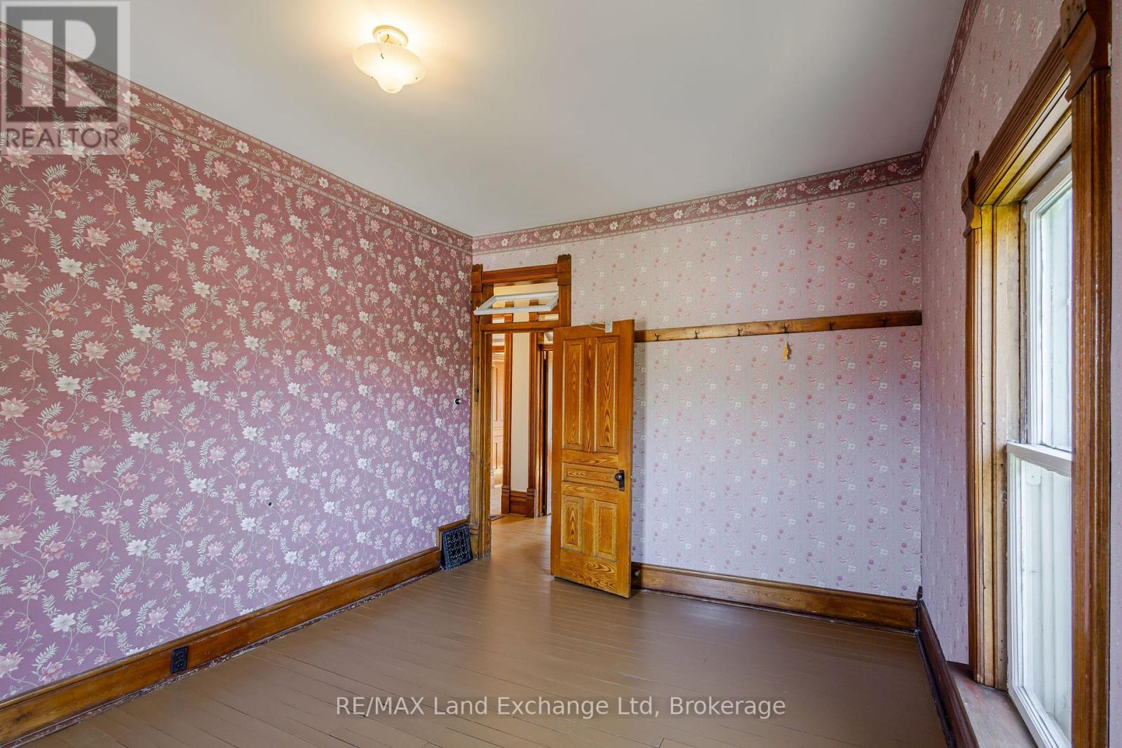 484 Queen Street, North Huron, Ontario  N0M 1H0 - Photo 31 - X12356906