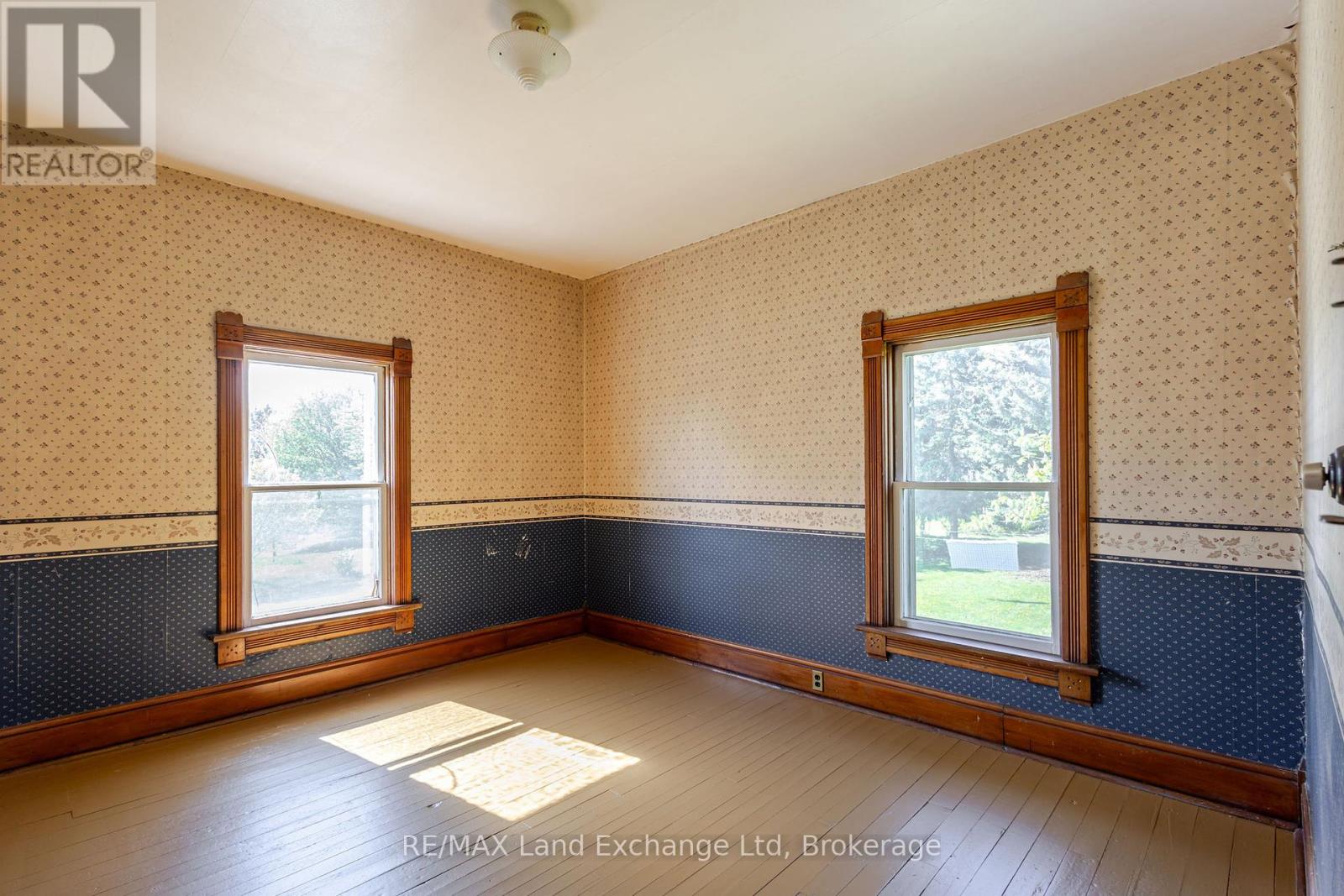 484 Queen Street, North Huron, Ontario  N0M 1H0 - Photo 32 - X12356906