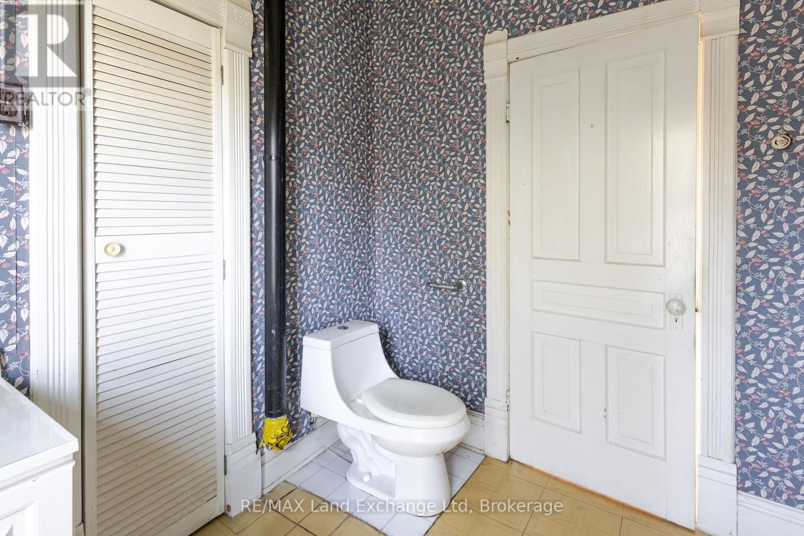 484 Queen Street, North Huron, Ontario  N0M 1H0 - Photo 36 - X12356906